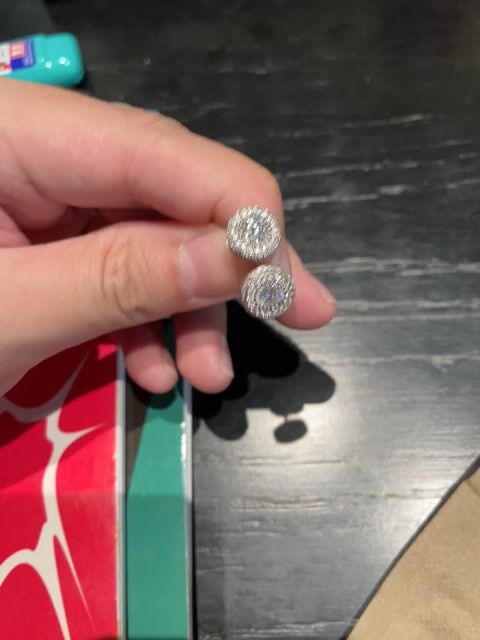 Bông tai Bạc 925 Moissanite. Mua bán Phụ kiện thời trang khác tại Quận Tân Phú Tp Hồ Chí Minh được đăng bởi DGL hình 1