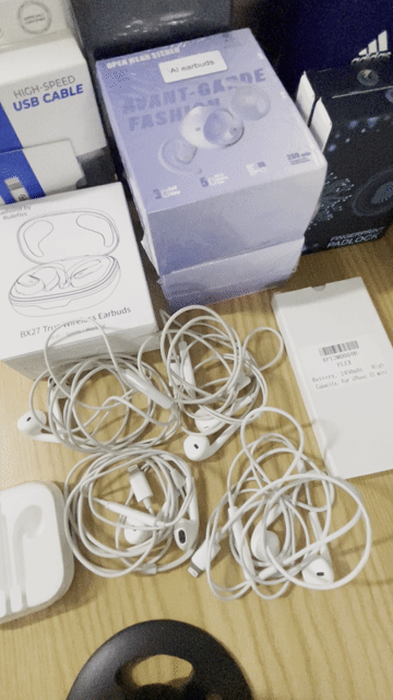 🎧 TAI NGHE LIGHTNING CŨ CHÍNH HÃNG 100% (Hàng Đức. Mua bán Tivi, Âm thanh tại Thành phố Thủ Dầu Một Bình Dương được đăng bởi S H O P hình 1