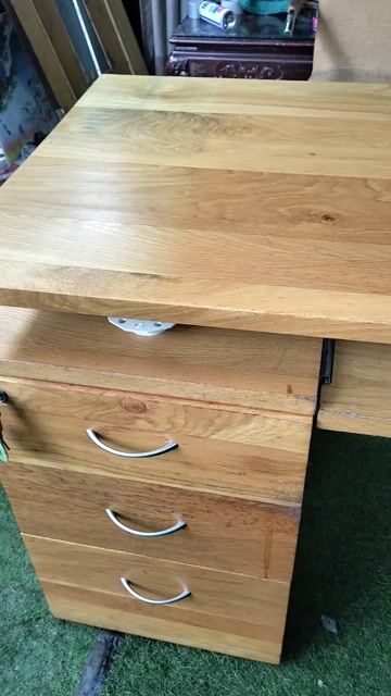 Cần thanh lý 100c bàn làm việc gỗ sồi giá rẻ