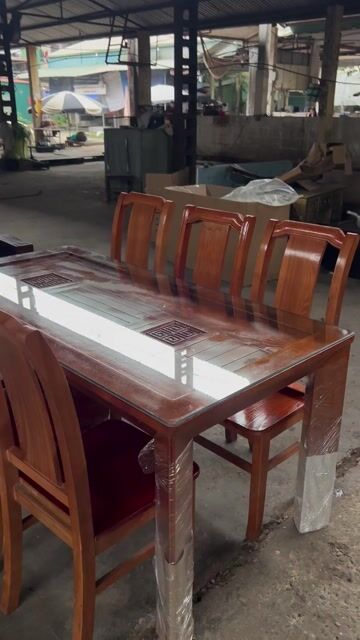 Bộ bàn ăn gỗ sồi màu nâu mới. Mua bán Bàn ghế tại Thị xã Sơn Tây Hà Nội được đăng bởi dũng phạm hình 1