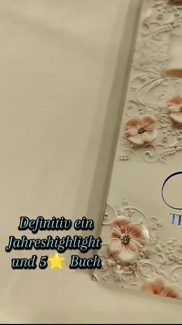 Absolute Empfehlung um es zu lesen. Für mich ein Highlight des Jahres dieses Buch 🫶🏻📖📚✨
Innerhalb von 2 Tagen gelesen, da es so unglaublich schön war und man sich super in die Story und die Charaktere hineinversetzen kann.