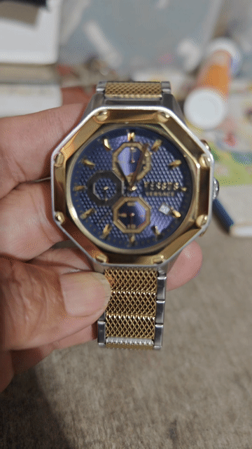 Đồng hồ Versace Thụy Sĩ Máy pin Vàng Bạc Xanh. Mua bán Đồng hồ tại Thị xã Tân Uyên Bình Dương được đăng bởi Son nguyen hình 1