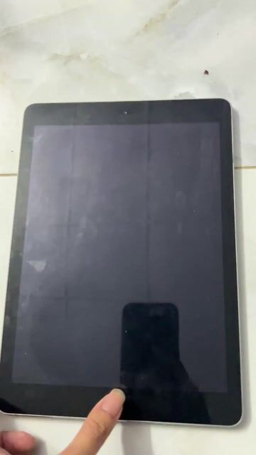 Apple iPad Air 64GB Xám. Mua bán Máy tính bảng tại Quận 8 Tp Hồ Chí Minh được đăng bởi Phương Quỳnh hình 1
