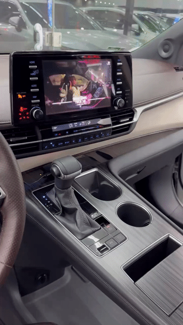 Toyota Sienna 2.5 Premium Hybrid nhập Mỹ  mới 99%. Mua bán Ô tô tại Quận 1 Tp Hồ Chí Minh được đăng bởi Phong Lexus Lướt Sài Gòn hình 1