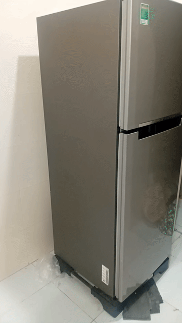 Tủ lạnh Samsung 236L Xám Gần như mới. Mua bán Tủ lạnh tại Quận Hoàn Kiếm Hà Nội được đăng bởi Black Rabbit hình 1