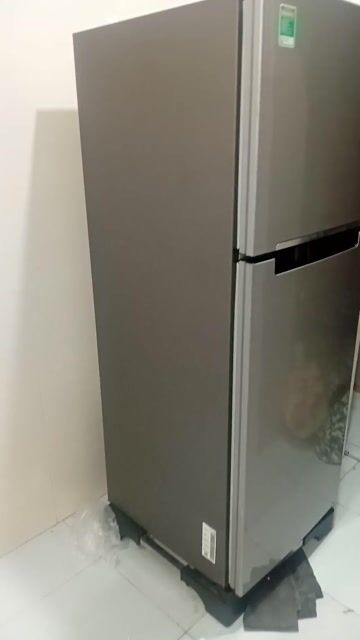 Tủ lạnh Samsung 236L Xám Gần như mới. Mua bán Tủ lạnh tại Quận Hoàn Kiếm Hà Nội được đăng bởi Black Rabbit hình 1