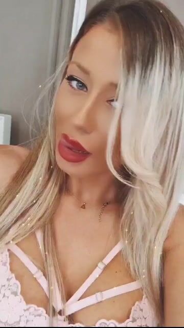 Model - MarilynRainbow roleplay