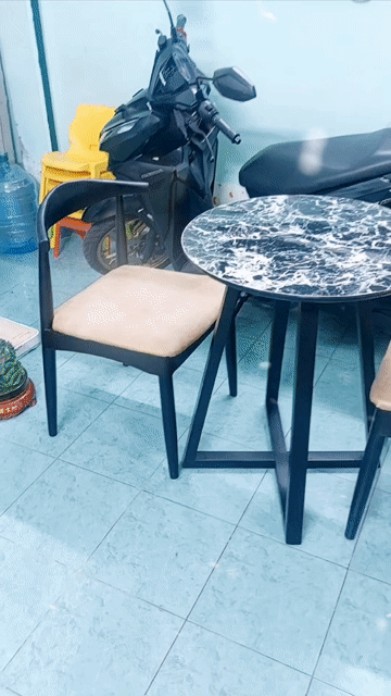 Bộ 1 bàn ghế Gỗ nệm Đen be 75x60 cm cũ. Mua bán Bàn ghế tại Quận Tân Phú Tp Hồ Chí Minh được đăng bởi LÊ THƯ hình 1