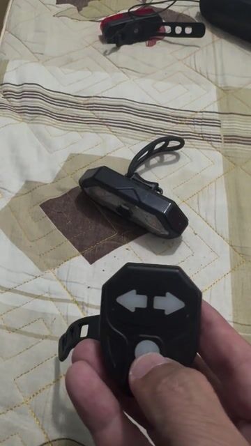 Đèn xi nhan xe đạp màu Đen Mới. Mua bán Phụ tùng xe tại Quận Thanh Xuân Hà Nội được đăng bởi Hưng hình 1