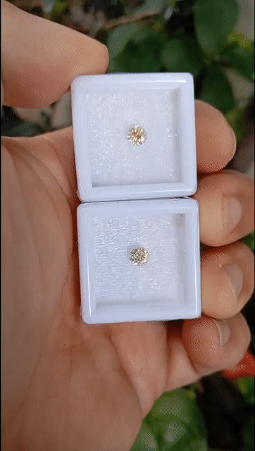 Cặp Kim cương tự nhiên Trắng sạch lửa 4ly8-4ly9. Mua bán Phụ kiện thời trang khác tại Quận 8 Tp Hồ Chí Minh được đăng bởi Thế giới đá quý 2 hình 1
