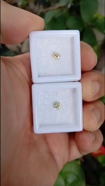 Cặp Kim cương tự nhiên Trắng sạch lửa 4ly8-4ly9. Mua bán Phụ kiện thời trang khác tại Quận 8 Tp Hồ Chí Minh được đăng bởi Thế giới đá quý 2 hình 1