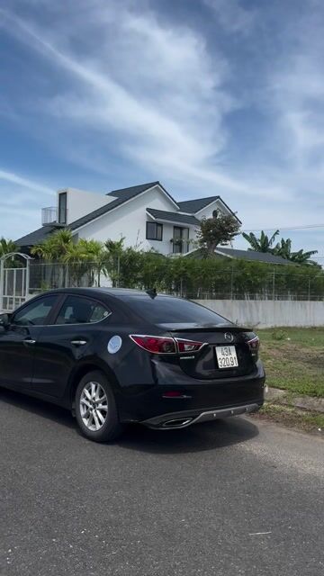 Mazda 3 màu Đen. Mua bán Ô tô tại Quận Sơn Trà Đà Nẵng được đăng bởi Hoàng Tú hình 1