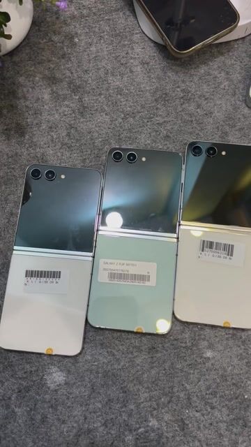 Samsung Z Flip5 256G/512G Nguyên Zin. Mua bán Điện thoại tại Quận Cầu Giấy Hà Nội được đăng bởi Ngân Lưu hình 1