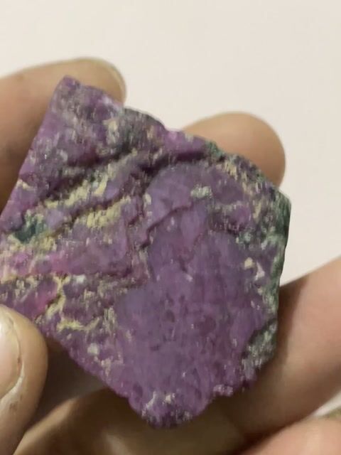 Đá Ruby thô Đỏ tím Tự nhiên. Mua bán Đồ sưu tầm, đồ cổ tại Thành phố Thuận An Bình Dương được đăng bởi Tùng nguyễn hình 1