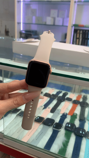 Apple Watch Series 4 40mm Hồng Like new dep keng. Mua bán Thiết bị đeo thông minh tại Quận Phú Nhuận Tp Hồ Chí Minh được đăng bởi pé phuong hình 1