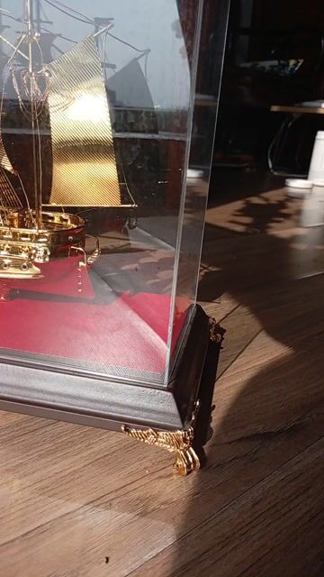 Mô hình thuyền dát vàng 24k. Mua bán Đồ sưu tầm, đồ cổ tại Quận Long Biên Hà Nội được đăng bởi Đỗ Phương Lộc hình 1