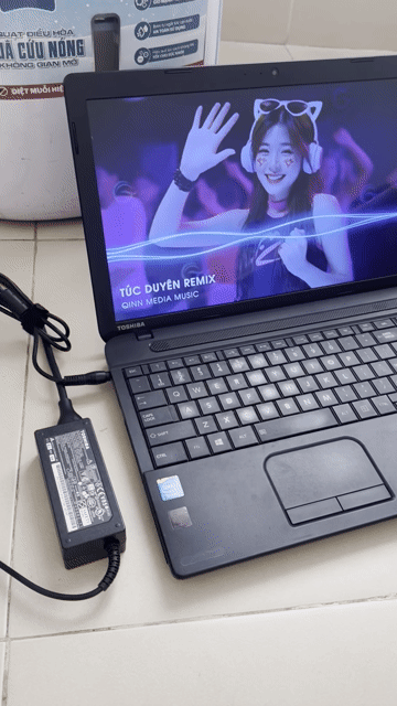Laptop Toshiba Đen. Mua bán Laptop tại Quận 6 Tp Hồ Chí Minh được đăng bởi Thy Táo hình 1