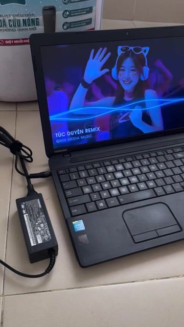 Laptop Toshiba Đen. Mua bán Laptop tại Quận 6 Tp Hồ Chí Minh được đăng bởi Thy Táo hình 1
