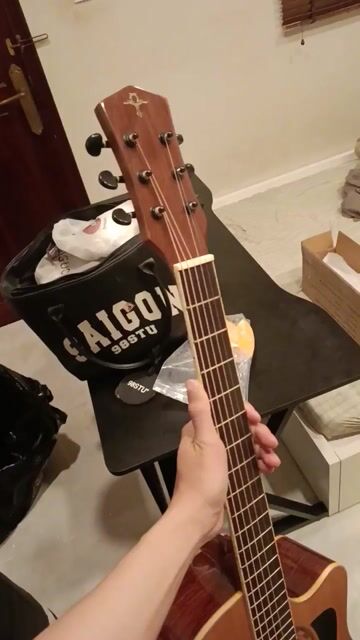 Đàn guitar gỗ thông. Mua bán Nhạc cụ tại Quận Gò Vấp Tp Hồ Chí Minh được đăng bởi NGUYỄN TRỌNG THẮNG hình 1
