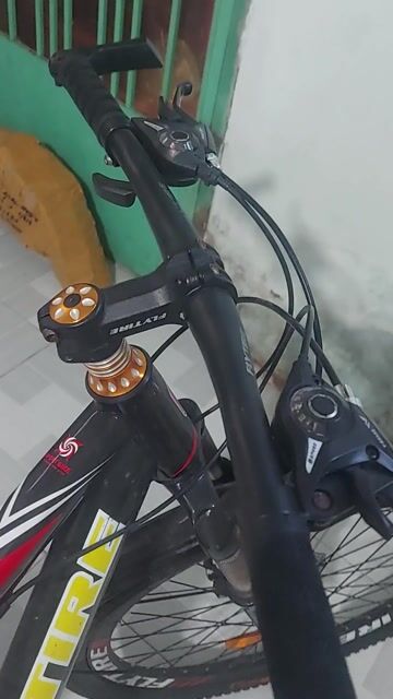 Xe đạp địa hình Flytire Đen Đỏ Vàng Như mới. Mua bán Xe đạp tại Quận Bình Thuỷ Cần Thơ được đăng bởi Vân Khanh hình 1