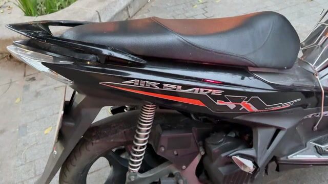 Honda Air Blade 2013 125 Đen. Mua bán Xe máy tại Quận Ba Đình Hà Nội được đăng bởi hoàng Hồ Minh hình 1