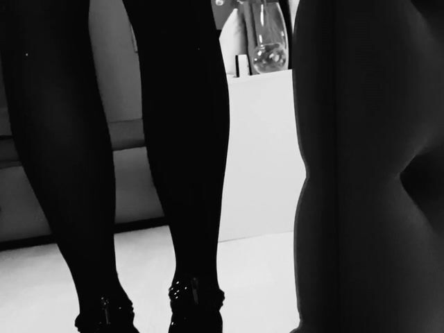 Model - Vikky ginger