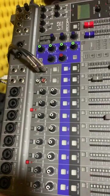 CẦN BÁN  Mixer Zoom Livetrak L12 Đen. Mua bán Nhạc cụ tại Huyện Củ Chi Tp Hồ Chí Minh được đăng bởi Phạm kim ngân hình 1