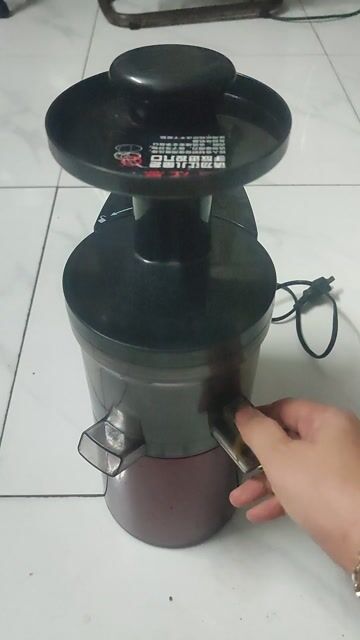 Máy ép chậm SAVTM Đỏ mận còn mới. Mua bán Bếp, lò, đồ điện nhà bếp tại Quận 12 Tp Hồ Chí Minh được đăng bởi Trang hình 1
