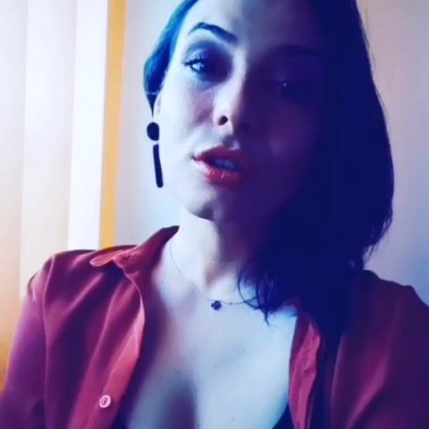 Model - KendraStyle brunette