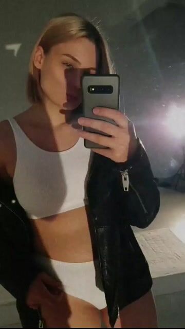 Model - Nessie Jessie Blonde