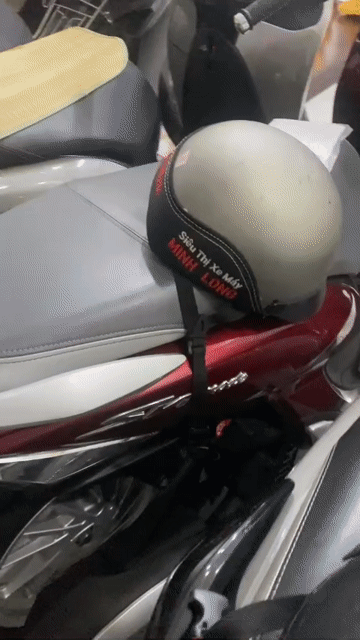 Honda SH Mode CBS 2025 Đỏ 1400km. Mua bán Xe máy tại Quận 7 Tp Hồ Chí Minh được đăng bởi Trần Tùng hình 1