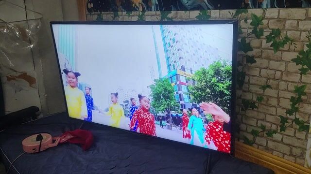  dư tivi Samsung 43in mua gần 10tr wifi giọng nói . Mua bán Tivi, Âm thanh tại Quận 3 Tp Hồ Chí Minh được đăng bởi dịch vụ ráy tai  hình 1