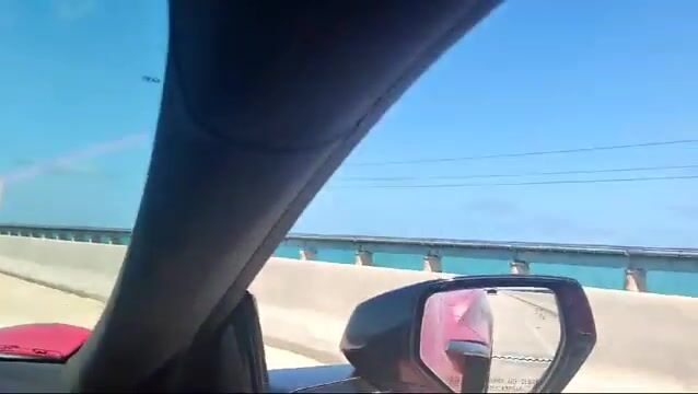 Dando uma acelerada de leve na Corvette C8 na 7 mile Bridge