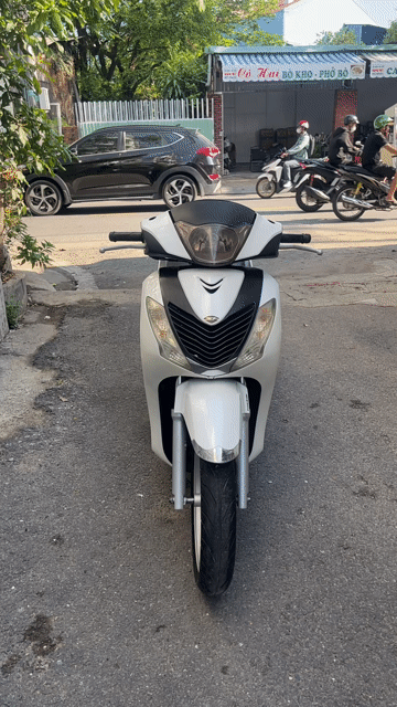Honda SH Trắng Zin êm 125 up full áo bstp. Mua bán Xe máy tại Thành phố Thủ Đức Tp Hồ Chí Minh được đăng bởi CỬA HÀNG XE GẮN MÁY HOÀNG ANH  hình 1