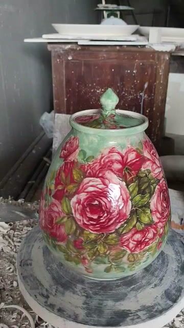 Lọ gốm Bát Tràng Vuốt tay độc bản. Mua bán Đồ sưu tầm, đồ cổ tại Huyện Khoái Châu Hưng Yên được đăng bởi Nguyễn Quang Đạt hình 1
