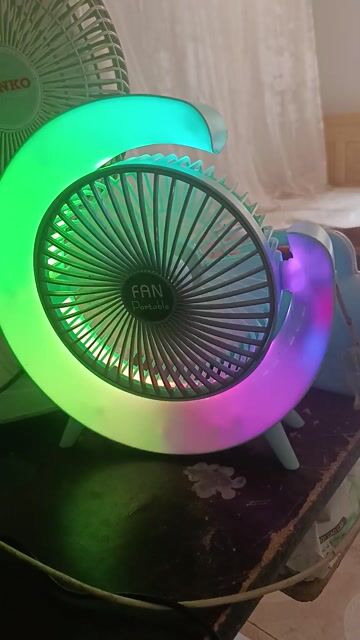 Máy nghe nhạc Bluetooth Hồng LED sạc không dây. Mua bán Tivi, Âm thanh tại Thành phố Pleiku Gia Lai được đăng bởi vương hoàng hình 1