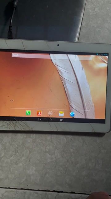 máy tính bảng 10inch. dùng chuột điều khiển