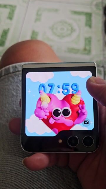 Samsung Z Flip 5. Mua bán Điện thoại tại Thành phố Sa Đéc Đồng Tháp được đăng bởi Hot Hot hình 1