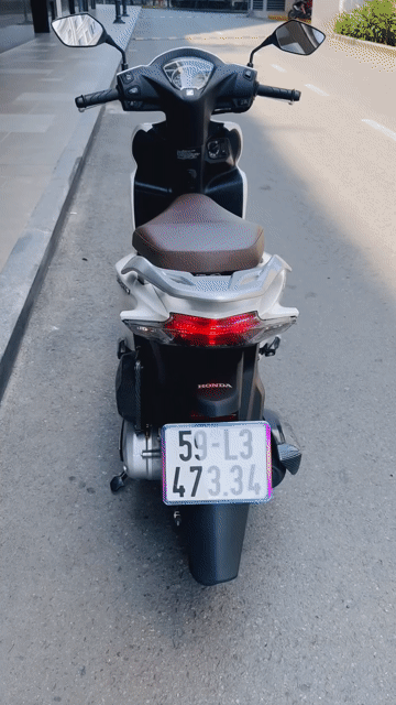 Honda Vision màu Trắng SIÊU LƯỚT 2835 km. Mua bán Xe máy tại Quận 4 Tp Hồ Chí Minh được đăng bởi Lê Hoàng Bảo hình 1