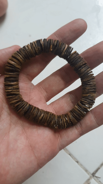 Vòng trầm hương tự nhiên chìm nước thơm ngọt. Mua bán Phụ kiện thời trang khác tại Quận 4 Tp Hồ Chí Minh được đăng bởi Nguyễn Văn Hiếu hình 1