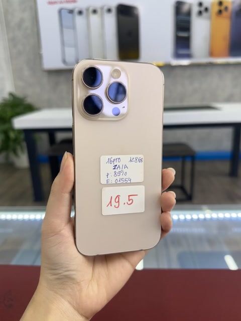 iPhone 16 Pro 128GB Titan sa mạc. Mua bán Điện thoại tại Thành phố Thủ Dầu Một Bình Dương được đăng bởi Phong Le hình 1