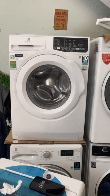 Thanh lý máy giặt Electrolux 8KG chạy tốt có BH. Mua bán Máy giặt tại Quận 7 Tp Hồ Chí Minh được đăng bởi Quí Vũ Official hình 1