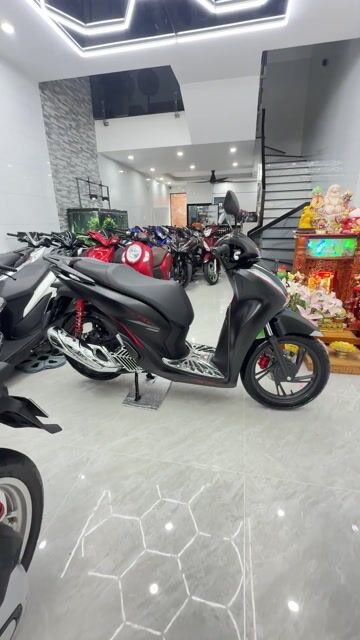 Honda SH 160i 2025 Đen 1000 km. Mua bán Xe máy tại Quận Liên Chiểu Đà Nẵng được đăng bởi Thành Đại   hình 1