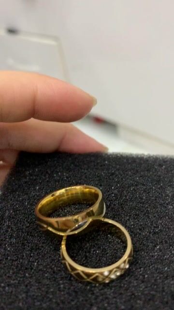 Nhẫn cặp Titan màu Vàng. Mua bán Phụ kiện thời trang khác tại Huyện Cần Giuộc Long An được đăng bởi Ngọc Ngọc hình 1