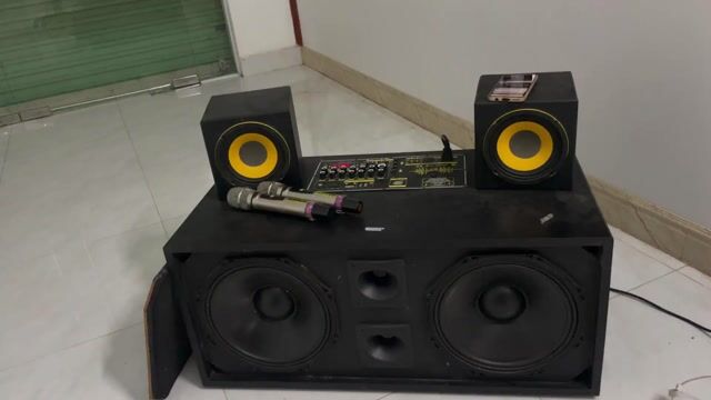 Loa kẹo kéo Đen 2 micro 65 bass 450 treble. Mua bán Tivi, Âm thanh tại Huyện Quỳnh Phụ Thái Bình được đăng bởi Gia Hân Shop hình 1