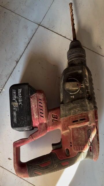 Máy khoan pin Makita Đỏ đen. Mua bán Đồ chuyên dụng, Giống nuôi trồng tại Quận Sơn Trà Đà Nẵng được đăng bởi HƯƠNG GIANG hình 1