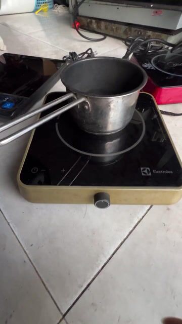 Bếp từ đơn Electrolux Vàng kem. Mua bán Bếp, lò, đồ điện nhà bếp tại Quận Gò Vấp Tp Hồ Chí Minh được đăng bởi hoá hình 1