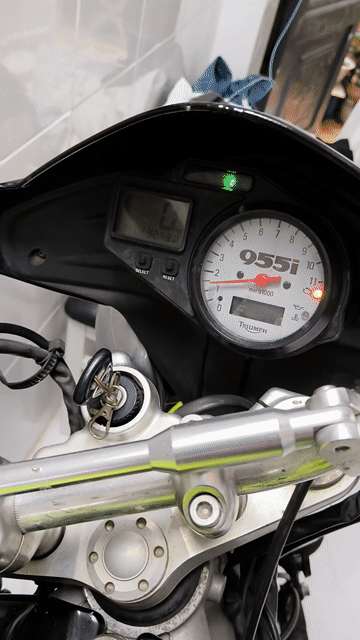 Triumph Street Triple Đen Đã sử dụng. Mua bán Xe máy tại Quận Bình Tân Tp Hồ Chí Minh được đăng bởi cốc cốc  hình 1