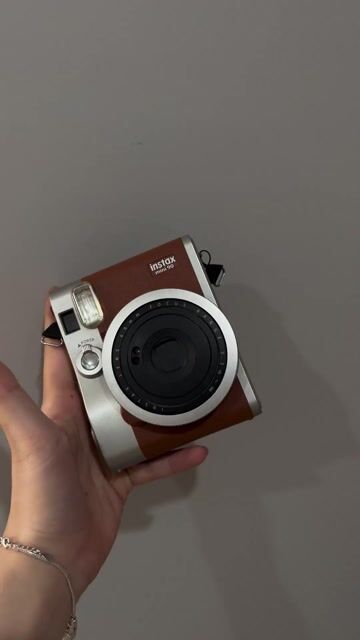 Máy ảnh Fujifilm Instax Mini 90 Nâu đc tặng. Mua bán Máy ảnh, Máy quay tại Quận Thanh Xuân Hà Nội được đăng bởi ngọc mai hình 1
