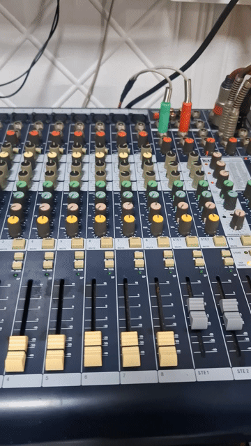 Bàn mixer Soundcraft MFX 80/2 Đen. Mua bán Nhạc cụ tại Quận Cái Răng Cần Thơ được đăng bởi Nanomax hình 1